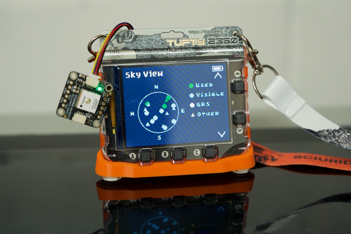 Панель GPS Satellite Sky View в приложении GPS Time на моём бейдже